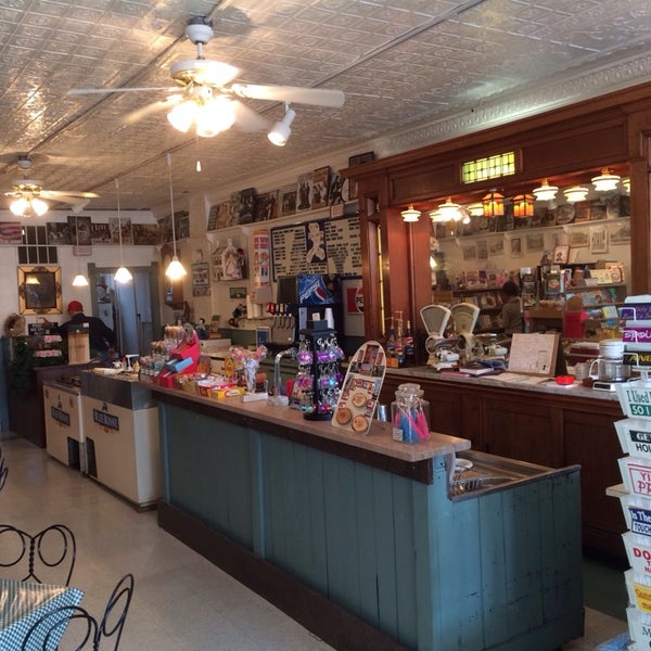 Becky's Old Fashioned Ice Cream Ice Cream Parlor in Hannibal