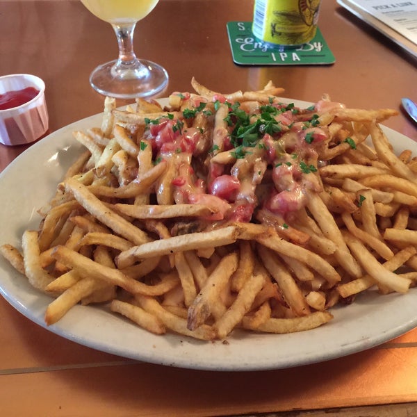 A must stop when in Wichita, similar to Springfield's notorious horseshoes the haystack is a phenomenal calorie packed monster of a dish. Get it with Classique, an excellent saison beer by Stillwater!