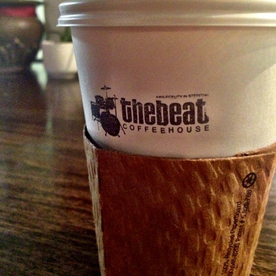Foto tomada en The Beat Coffeehouse  por Mike V. el 10/4/2012