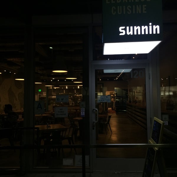 1/11/2017 tarihinde Abdulrahmanziyaretçi tarafından Sunnin Lebanese Cuisine'de çekilen fotoğraf