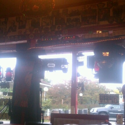 Foto diambil di The Bar-B-Que Caboose Cafe oleh Bill M. pada 10/12/2012
