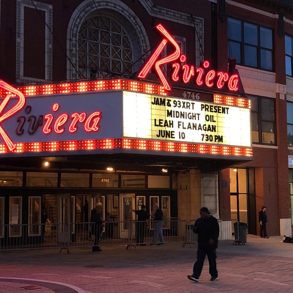 รูปภาพถ่ายที่ Riviera Theatre โดย Chris เมื่อ 6/11/2022
