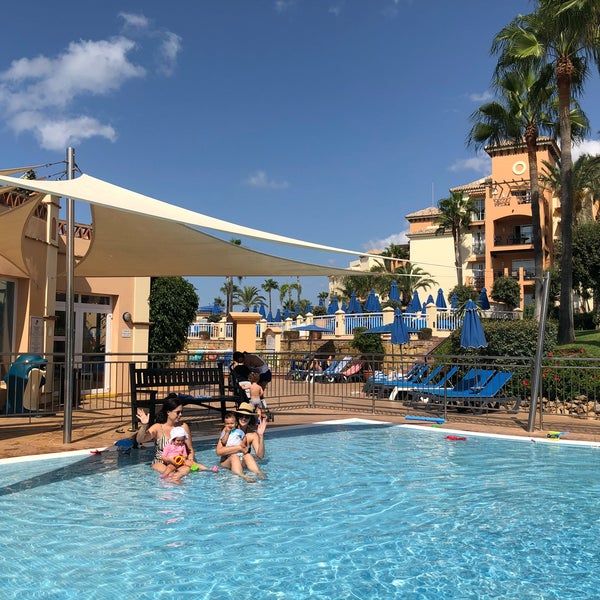 Foto diambil di Marriott&#39;s Marbella Beach Resort oleh Luis E. pada 8/22/2018