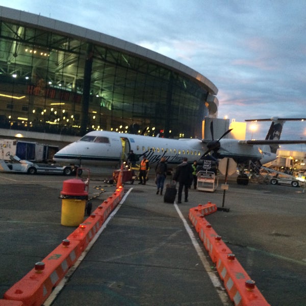 Foto tirada no(a) Seattle-Tacoma International Airport (SEA) por Jenifer L. em 1/15/2015