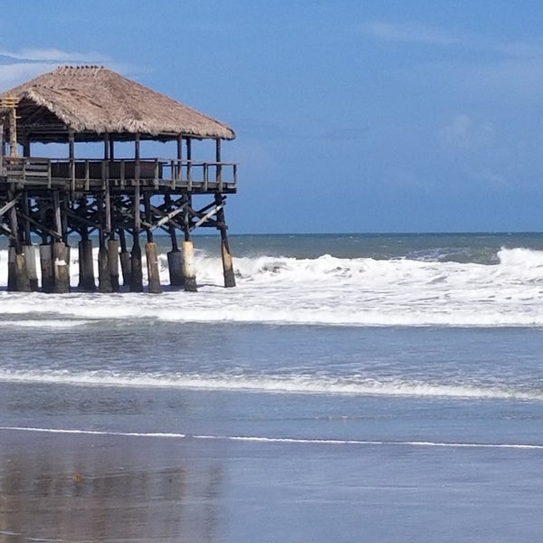 รูปภาพถ่ายที่ Cocoa Beach Pier โดย Jon S. เมื่อ 9/1/2019