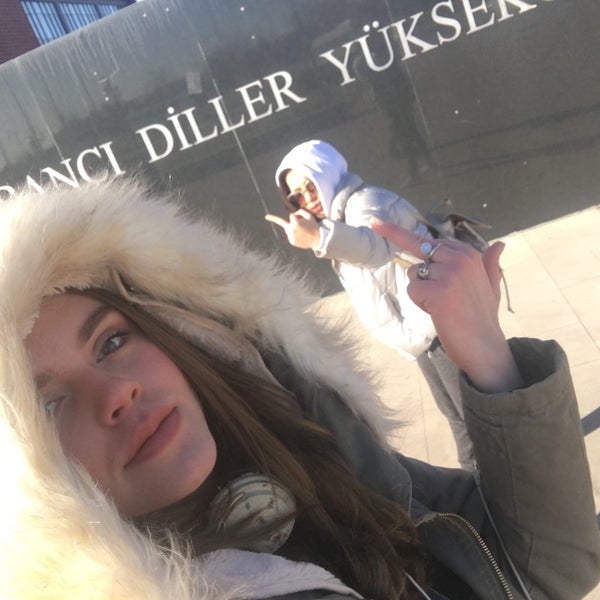 รูปภาพถ่ายที่ Yabancı Diller Yüksekokulu โดย Cansu K. เมื่อ 2/2/2017