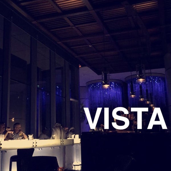 รูปภาพถ่ายที่ Vista Lounge and Bar โดย A m m a r ✨. เมื่อ 10/9/2015