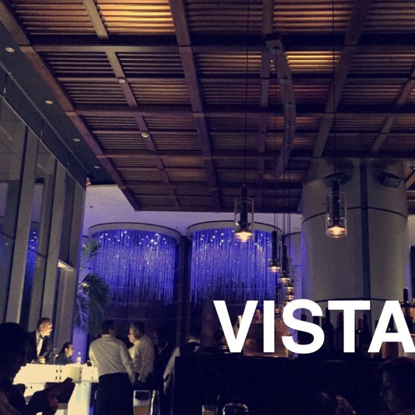 รูปภาพถ่ายที่ Vista Lounge and Bar โดย A m m a r ✨. เมื่อ 9/15/2015
