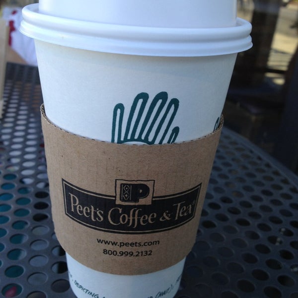 รูปภาพถ่ายที่ Peet&#39;s Coffee &amp; Tea โดย Nat H. เมื่อ 1/20/2013