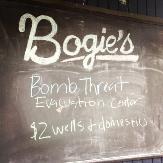Снимок сделан в Bogie&#39;s Bar пользователем Corinne P. 9/17/2012
