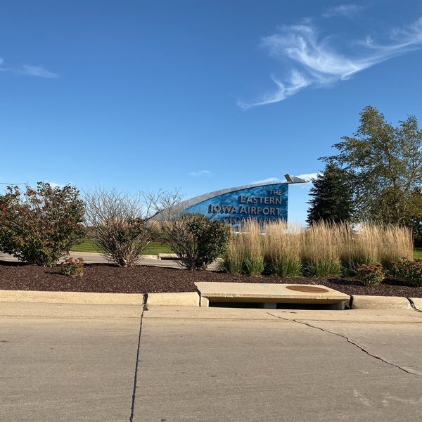 Foto tirada no(a) The Eastern Iowa Airport por Kevin H. em 10/14/2019