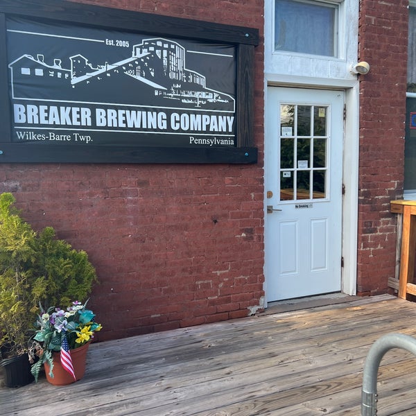Photo taken at Breaker Brewing Company by Kevin H. on 5/29/2022