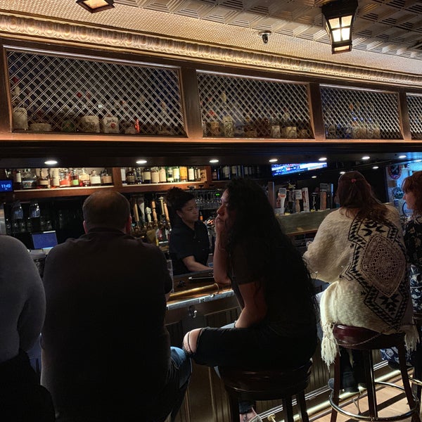 Photo taken at Winberie&#39;s Restaurant &amp; Bar by Kevin H. on 5/19/2019
