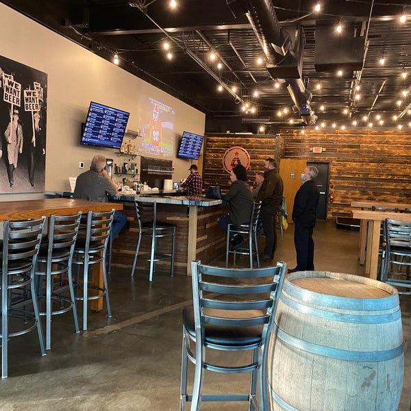 Photo taken at Apex Aleworks Brewery &amp; Taproom by Kevin H. on 11/12/2020