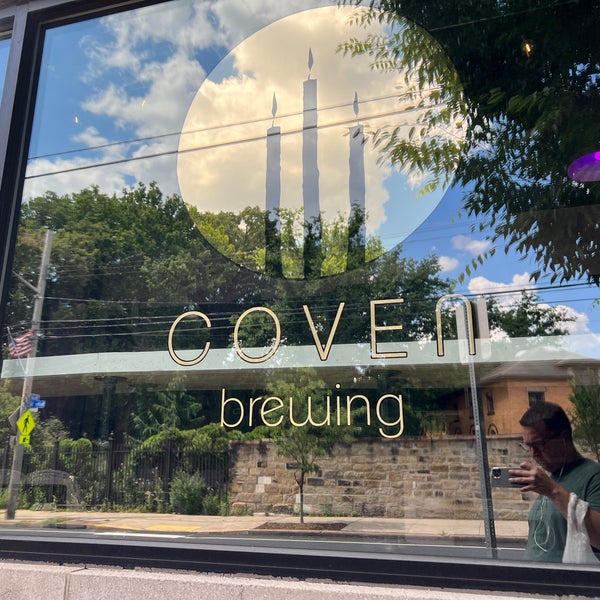 Foto tirada no(a) Coven Brewing por Kevin H. em 7/10/2022