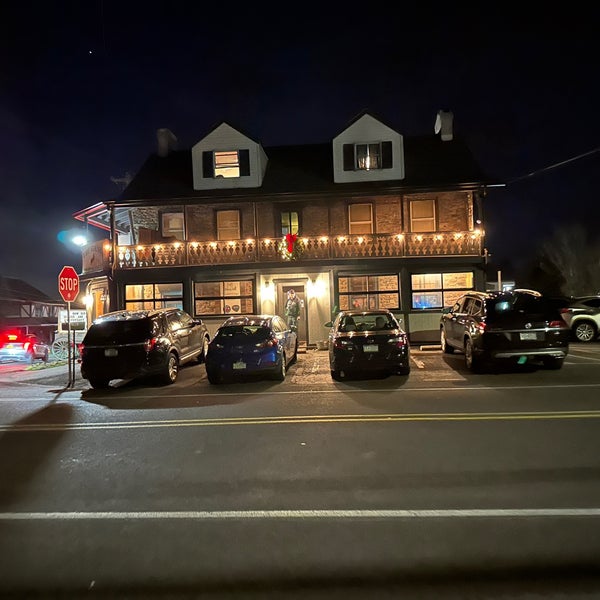 Foto scattata a The Horse Tavern &amp; Grill da Kevin H. il 2/18/2023