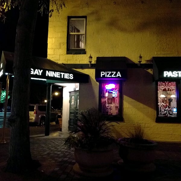 Снимок сделан в Gay Nineties Pizza Co. пользователем Doug M. 11/1/2016