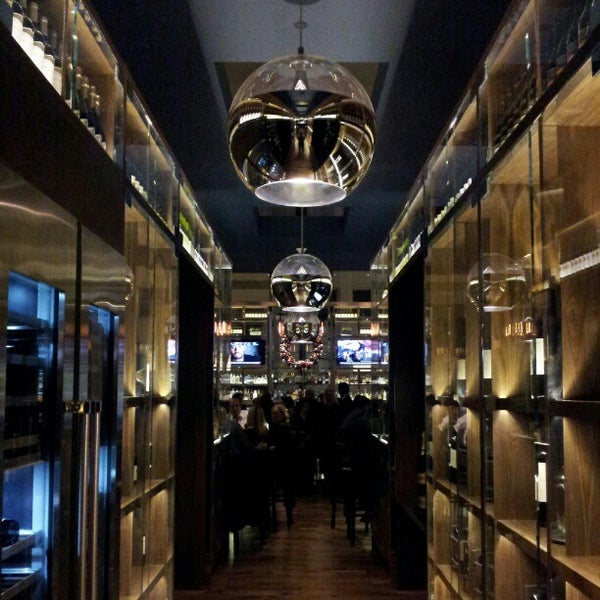 12/8/2012にDoug M.がOneUP Restaurant &amp; Loungeで撮った写真