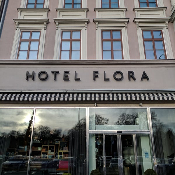 Foto tirada no(a) Hotel Flora por Doug M. em 12/9/2017