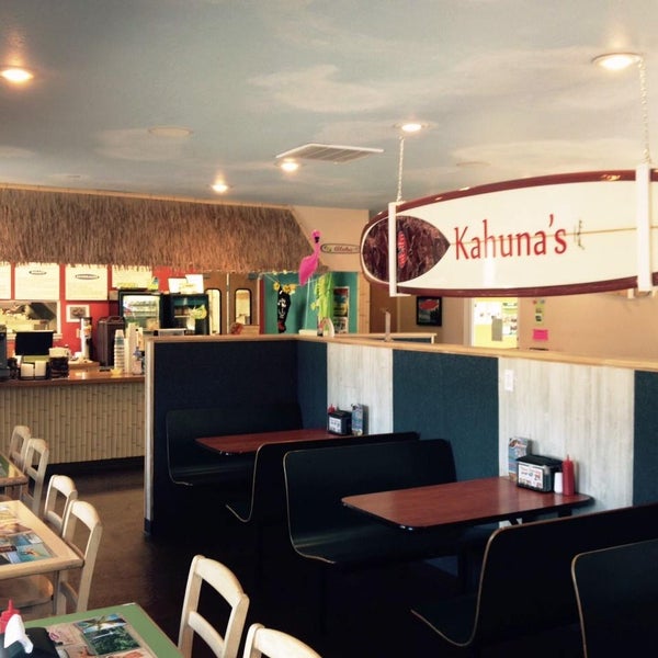 Foto diambil di Kahuna&#39;s Restaurant oleh Kahuna&#39;s Restaurant pada 5/25/2016