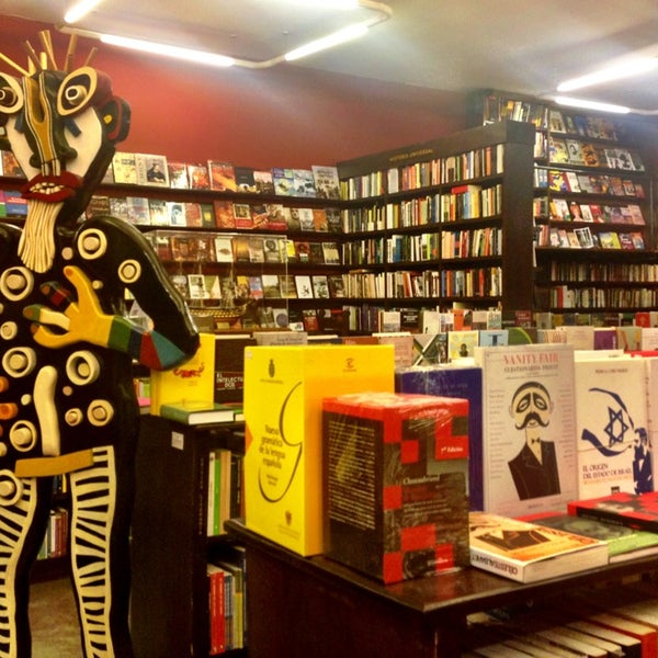 รูปภาพถ่ายที่ Librería El Virrey โดย Esther V. เมื่อ 8/15/2013