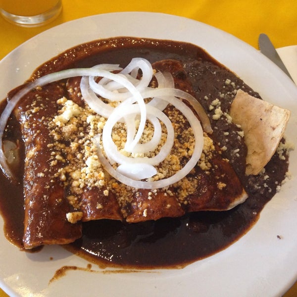 5/8/2014 tarihinde Thali C.ziyaretçi tarafından La Calle Restaurante'de çekilen fotoğraf