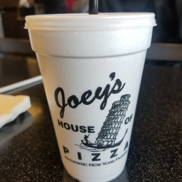 Foto tomada en Joey&#39;s House of Pizza  por Joe D. K. el 1/10/2019