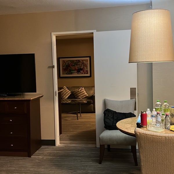 Снимок сделан в DoubleTree by Hilton Hotel &amp; Suites Houston by the Galleria пользователем Sharon L. 8/28/2023