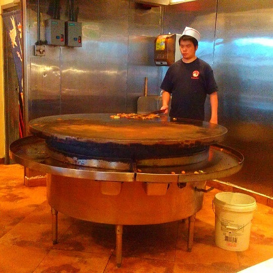 Photo taken at Empire Fire Mongolian Grill by Andyel K. on 6/9/2013