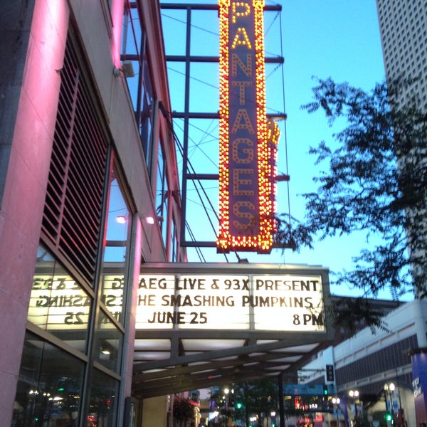 Foto tirada no(a) Pantages Theatre por Ozzy em 6/26/2015