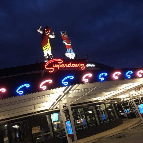 Das Foto wurde bei Superdawg Drive-In von Ozzy am 8/4/2020 aufgenommen