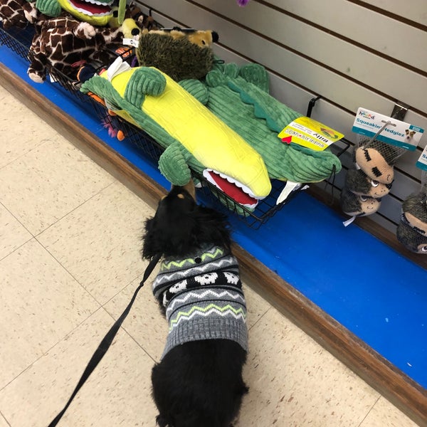 Pet World Warehouse Pet Supplies Store in West Allis