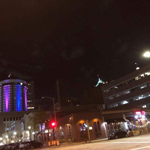 Foto diambil di Milwaukee Downtown oleh Ozzy pada 5/5/2021
