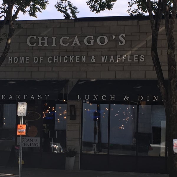 Foto tirada no(a) Chicago&#39;s Home of Chicken &amp; Waffles por Craig G. em 7/27/2017