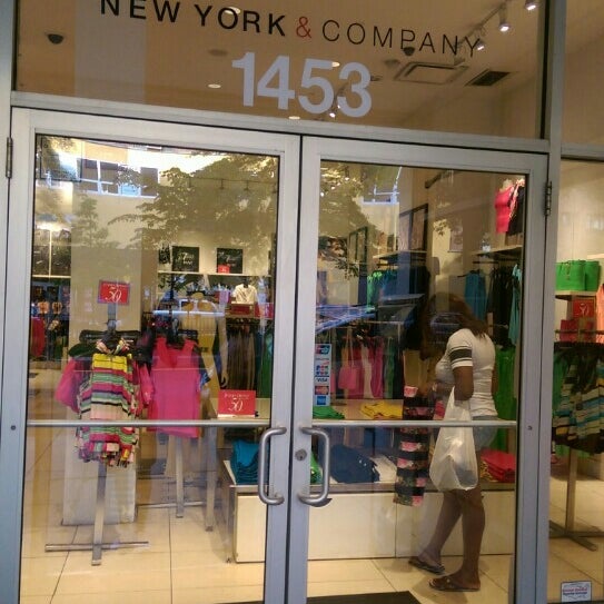 New York Company (Ahora cerrado) - Tienda de mujeres Parkchester