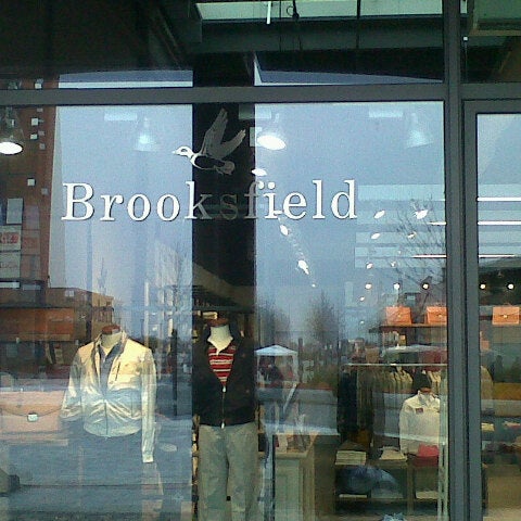 outlet brooksfield