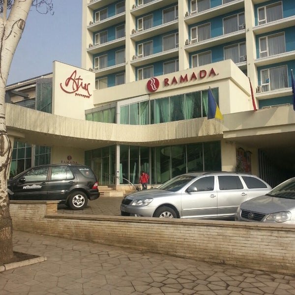 รูปภาพถ่ายที่ Ramada Donetsk Hotel โดย -DTE- เมื่อ 4/3/2013