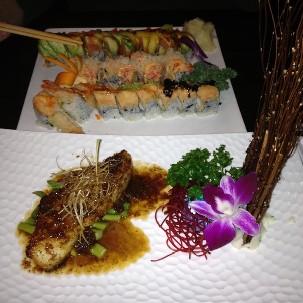 Foto tomada en Sachi Japanese Steak House And Sushi Bar  por Lisa V. el 2/24/2013