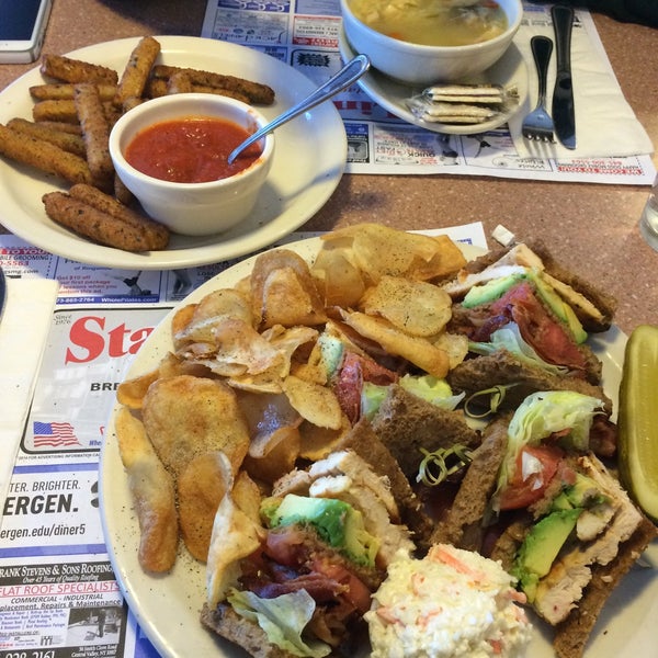 Photo taken at State Line Diner by Andrew G. on 12/29/2014