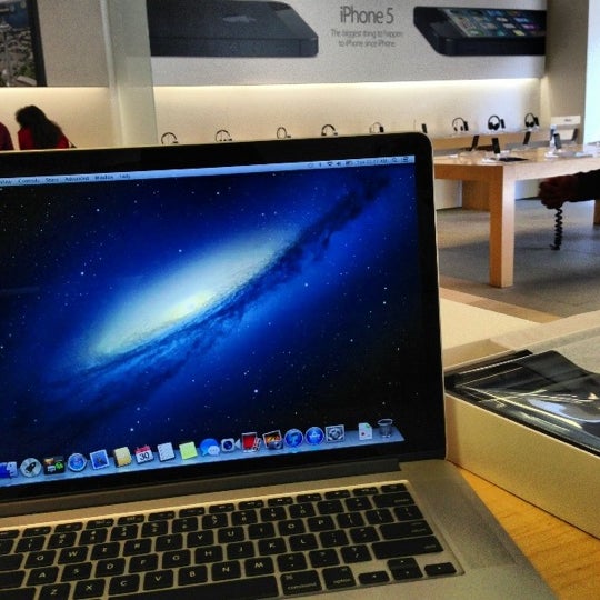 Photos at Apple La Cantera Electronics Store in Northwest Side