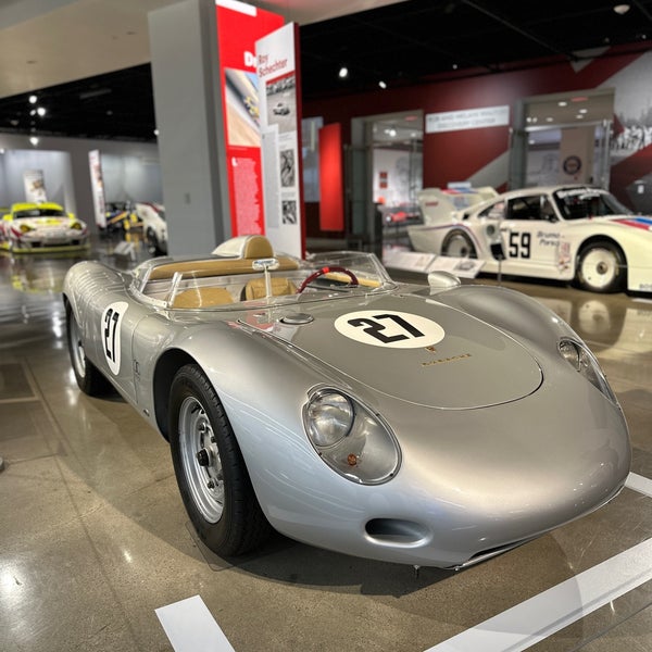 Das Foto wurde bei Petersen Automotive Museum von Dante C. am 11/20/2023 aufgenommen