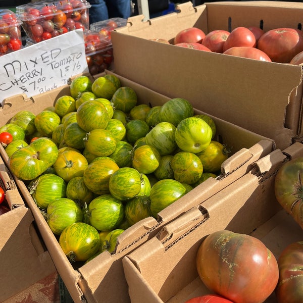 Foto tirada no(a) Ferry Plaza Farmers Market por Dante C. em 7/16/2022