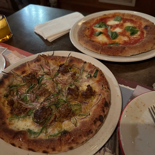 12/27/2022 tarihinde Dante C.ziyaretçi tarafından Pizzeria Mozza'de çekilen fotoğraf