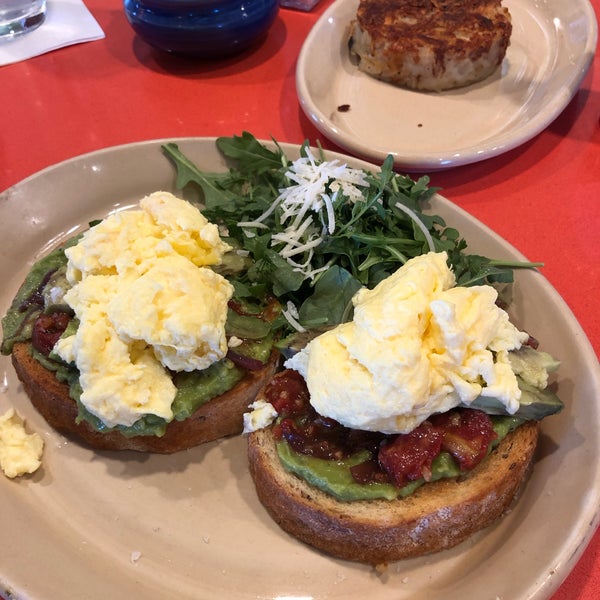 Photo taken at Snooze, an A.M. Eatery by Elsie on 9/1/2019