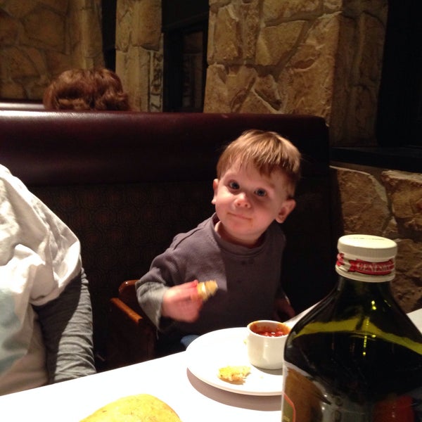 Photo taken at Romano&#39;s Macaroni Grill by Erin H. on 3/13/2015