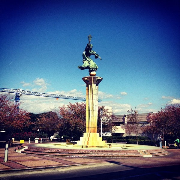 Queen Charlotte Statue Sculpture Garden