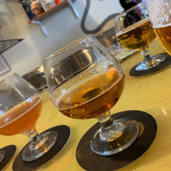 Foto scattata a The Intrepid Sojourner Beer Project da Laura Beth A. il 5/13/2019