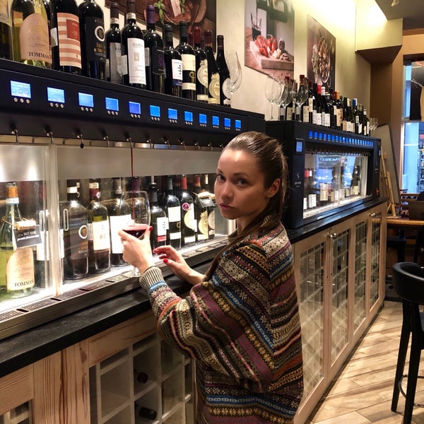 Photo taken at Easy Wine by Elena S. on 3/25/2019