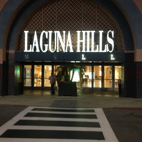 Foto scattata a Laguna Hills Mall da Carmen B. il 2/24/2013