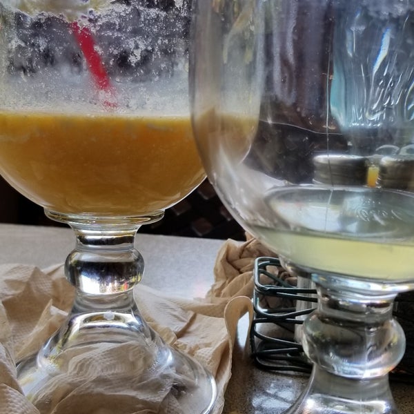 Das Foto wurde bei La Parrilla Mexican Restaurant von Trish L. am 9/1/2018 aufgenommen